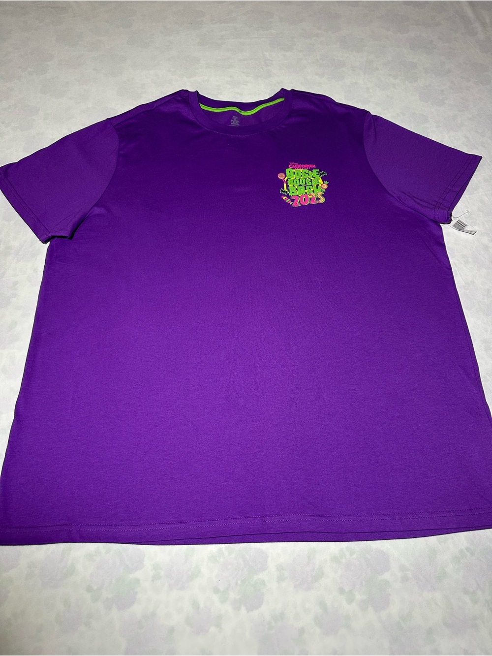 2025 Disneyland Oogie Boogie Bash T-shirt size XL Glow In Dark Adult NWT